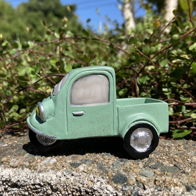 Copeau（コポー）三輪自動車に乗るカエル