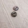 【丸型(シンプルデザイン キャッツアイ)】黒蝶貝ボタン#bt038 2穴15mm