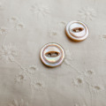 【丸型(シンプルデザイン キャッツアイ)】茶蝶貝ボタン#bt038 2穴13mm