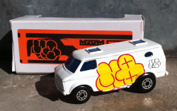 MQ x TYO TYOS:Graffiti Van 1/64��������ߥ˥���