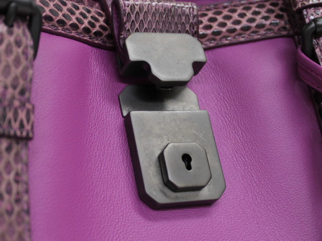 ボッテガヴェネタ　BOTTEGA VENETA パイソントートバッグ BOTTEGA VENETA ボッテガヴェネタ トートバッグ ミディアム