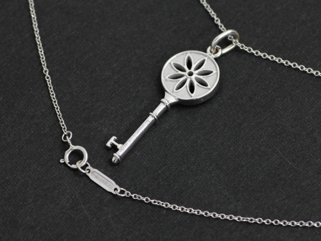 美品　ティファニー TIFFANY & CO. デイジーキー ネックレス925 送料、代引手数料無料】◇【中古】 ティファニー ◇ デイジー キー