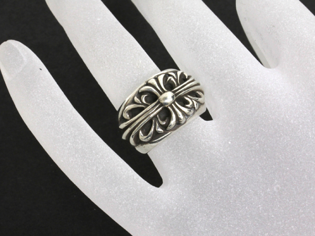 送料、代引手数料無料】 ◇ 【中古】 クロムハーツ フローラル クロス  