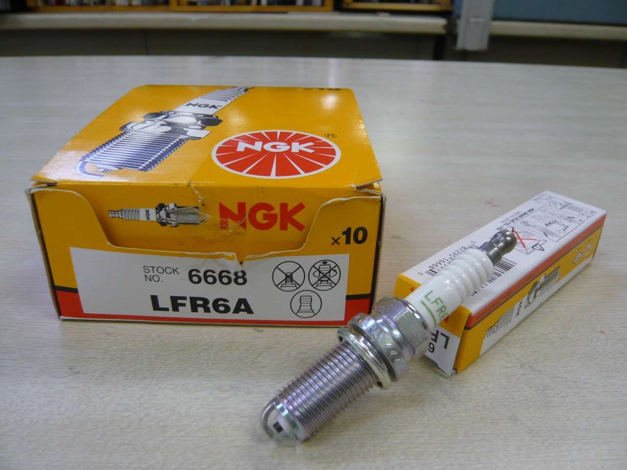 NGKスパークプラグ LFR6A