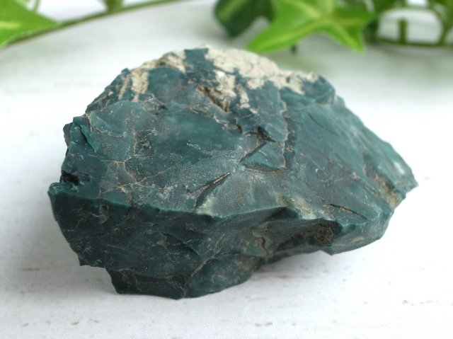 高品質 濃い緑 出雲石 碧玉 原石 深緑タイプ 58g 幅55mm 大地のパワーを感じる石 ジャスパー 碧玉 島根県 松江市 玉湯町 玉造 花仙山 産