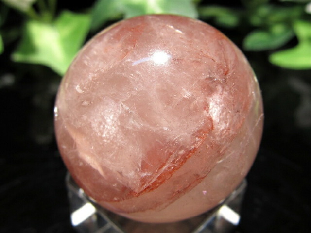 ピンクタイプ マニカラン水晶 丸玉 台座付 直径 30mm 重さ 42.2g ギャランティカード付き 極上透明 パワースポットの最高峰ヒマラヤ山脈