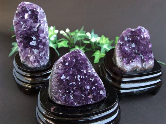 台座付き 3A アメジスト 紫水晶 クラスター スタンドタイプ 重さ500g-550g 1個売り 愛の守護石 浄化やインテリアに 紫水晶 天然石 ウルグアイ産
