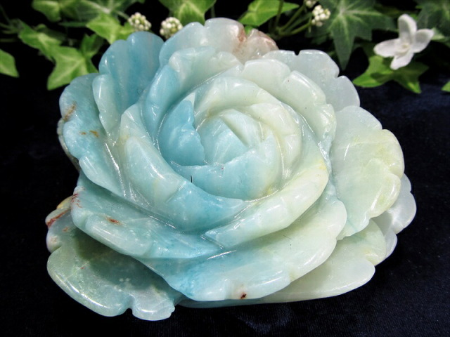 幸運を招く 蒼緑の薔薇 アマゾナイト 薔薇彫刻置物 高さ 46mm 横幅 100mm アマゾナイトがもたらす 言葉と心の調和 可愛らしい 一刀一石彫り 極上一点物