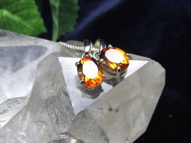 希少 コンゴ産 シトリン ペンダントトップ オーバルカット 石サイズ約8mm 1個売り 天然非加熱シトリン 超透明宝石質 富をもたらす・商売繁盛の石 コンゴ産