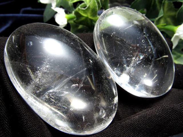 高品質 天然水晶 パームストーン 1個売り 重さ90g-120g つやつや 磨き石 つるつる握り石 純粋と浄化を象徴する万能パワーストーン ブラジル産 パワーストーン