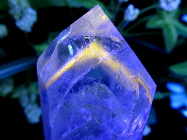 ブラックライトで蛍光 パウエライト ファントム アメジスト ポリッシュ ポイント 置物 高さ約48mm 重さ約34.2g 虹入り ポリッシュ ファントム 紫水晶