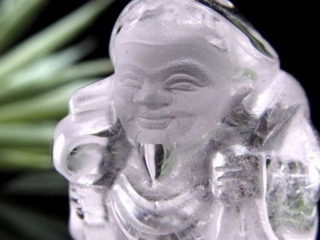 七福神の福の神 天然水晶 大黒天 だいこくてん 様 彫刻置物 高さ約49mm 約46.7g 豊かな表情が鮮明に彫刻された逸品 安心立命・福運招来・豊作の神様