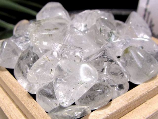 中粒 カイラス産 水晶 さざれ 約100g 約6mm-15mm ヒマラヤ山脈・チベット最奥の聖なる頂が生んだ奇跡 四大宗教が崇める霊峰の力 ギャランティーカード付属