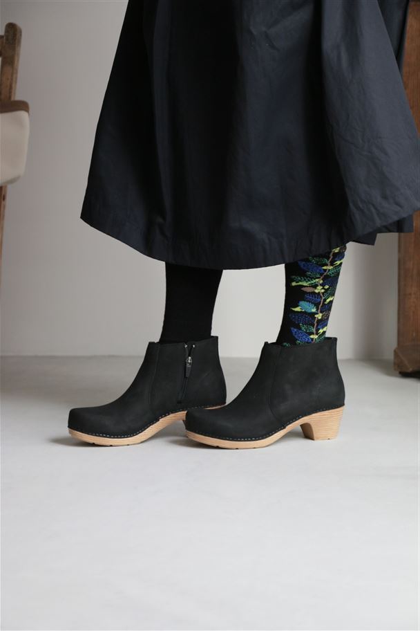 onitsuka tiger closing down