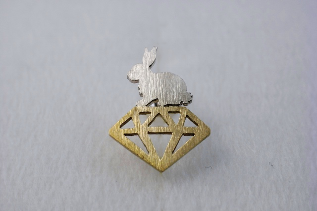 うさぎ右向ピアス