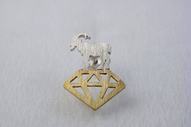 やぎ右向ペンダント