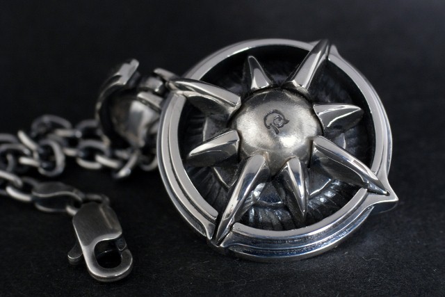 ポイボス　チェルキオ　ペンダント