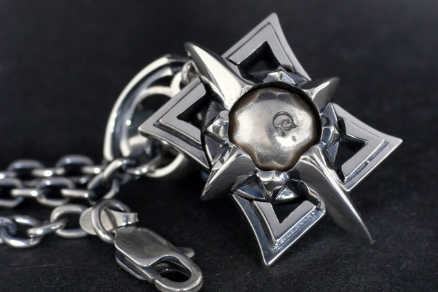 ポイボス　レッタンゴロ　ペンダント