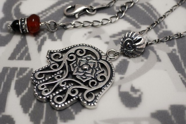 ファティマの手ペンダント