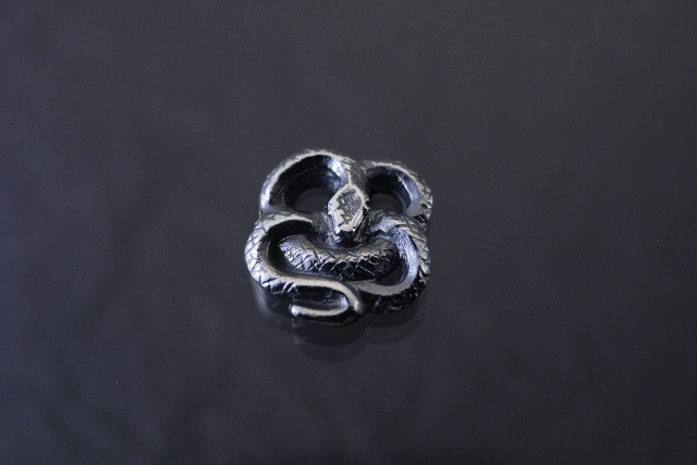 蛇　ピアス
