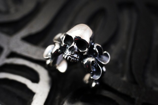 スカルリーフ　イヤーカフ