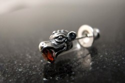 ドラゴンヘッド　ピアス