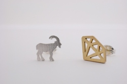 ヤギ　＆　ダイヤモンド　ピアス