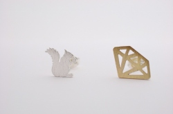 リス　＆　ダイヤモンド　ピアス