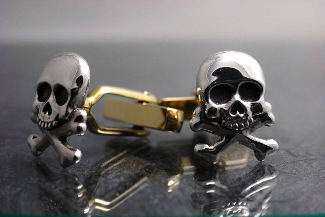 髑髏と骨　カフリンクス