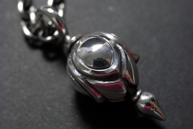 蕾　ペンダント