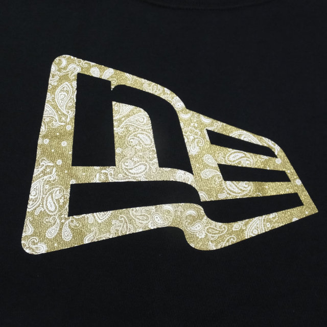 NEW ERA ニューエラ 半袖パフォーマンスTシャツ 吸汗速乾素材 ペイズリー フラッグ ブラック×ゴールド (11556689)