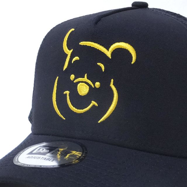 NEW ERA ニューエラ メッシュキャップ コラボ 9FORTY A-Frame トラッカー ディズニー くまのプーさん フェイス ネイビー×イエロー (11589249)