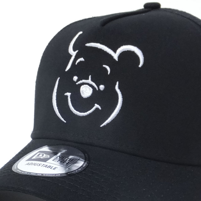 NEW ERA ニューエラ メッシュキャップ コラボ 9FORTY A-Frame トラッカー ディズニー くまのプーさん フェイス ブラック×ホワイト (11589250)