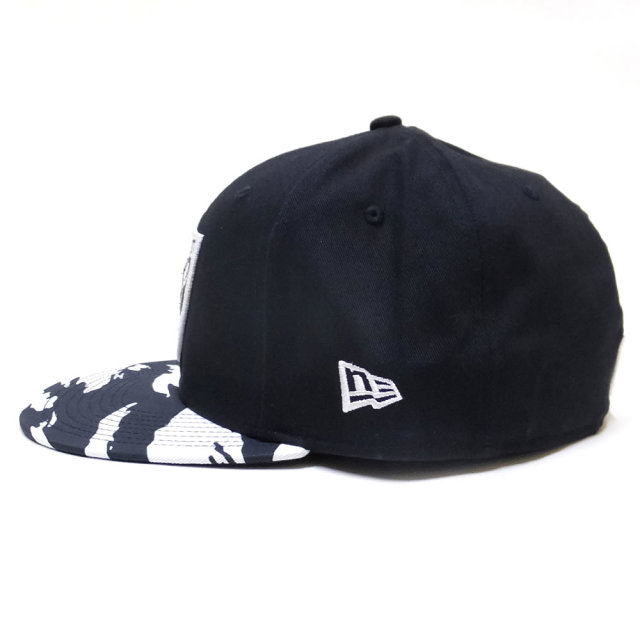 NEW ERA ニューエラ フラットバイザーキャップ 59FIFTY タイガーストライプカモ ネイビー/ホワイト オークランド・レイダース ネイビー×カモバイザー (11557521)