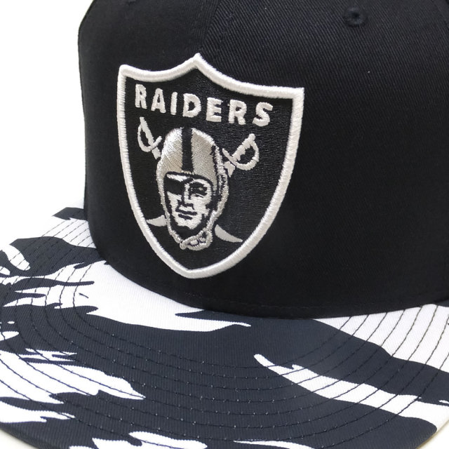 NEW ERA ニューエラ フラットバイザーキャップ 59FIFTY タイガーストライプカモ ネイビー/ホワイト オークランド・レイダース ネイビー×カモバイザー (11557521)