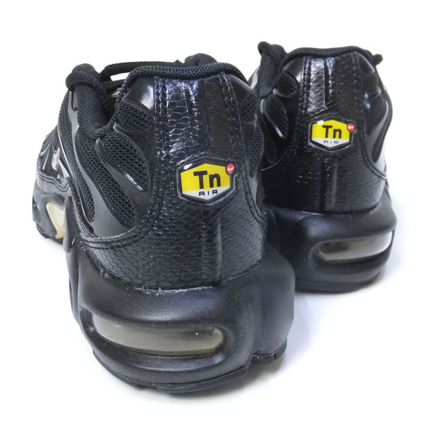 NIKE ナイキ スニーカー AIR MAX PLUS BLACK/METALLIC-GOLD (852630-022)