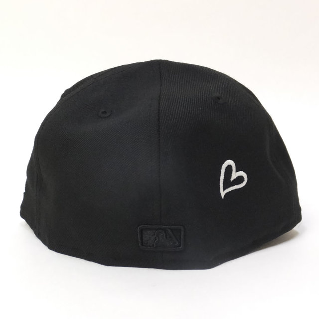 NEW ERA ニューエラ フラットバイザーキャップ 59FIFTY ニューヨーク・ヤンキース ハート ブラック×ブラック グローホワイトハート (11775399)