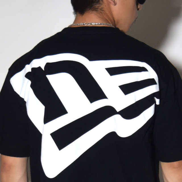 NEW ERA ニューエラ 半袖コットンTシャツ ズームアップフラッグロゴ ブラック×ホワイト 11783019