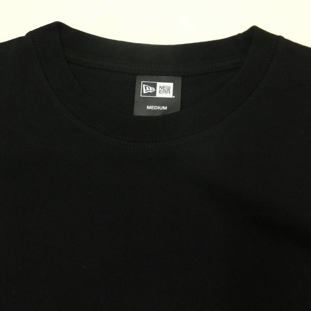 NEW ERA ニューエラ 半袖コットンTシャツ ズームアップフラッグロゴ ブラック×ホワイト 11783019