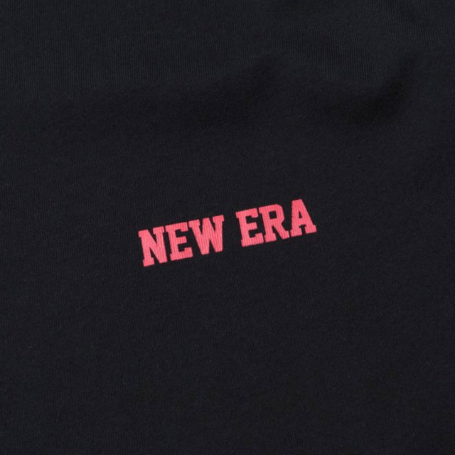 NEW ERA ニューエラ 長袖Tシャツ NEWERAタイポグラフィ ブラック×レッド 11783076