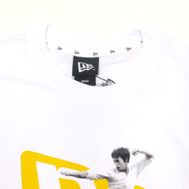 NEW ERA ニューエラ コラボ Tシャツ ブルース・リー 飛び蹴りフォト×フラッグロゴ ホワイト 11839817