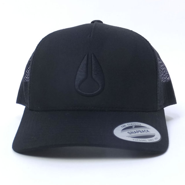 NIXON ニクソン メッシュキャップ ICONED TRUCKER HAT BLACK/BLACK (C1862004)