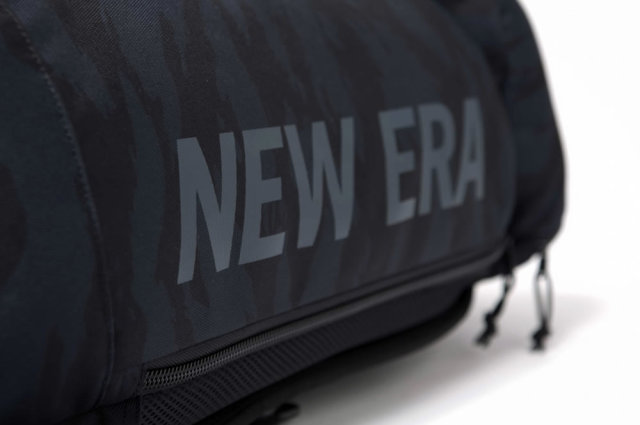 NEW ERA ニューエラ バックパック ラックサック プリントロゴ タイガーストライプカモネイビー × ネイビー 11901495