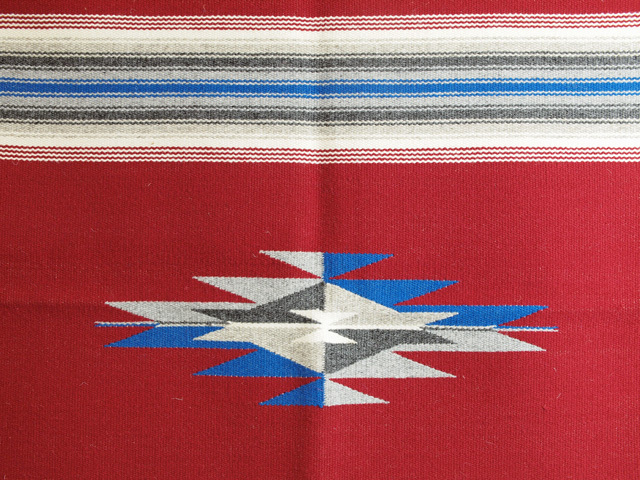 オルテガ 843636-046 手織りチマヨ・ブランケット 90x90cm カーディナルレッド
