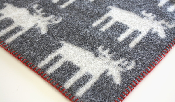 KLIPPAN トナカイ柄ウールブランケット KLIPPAN トナカイ柄エコウールミニブランケット グレー白 赤