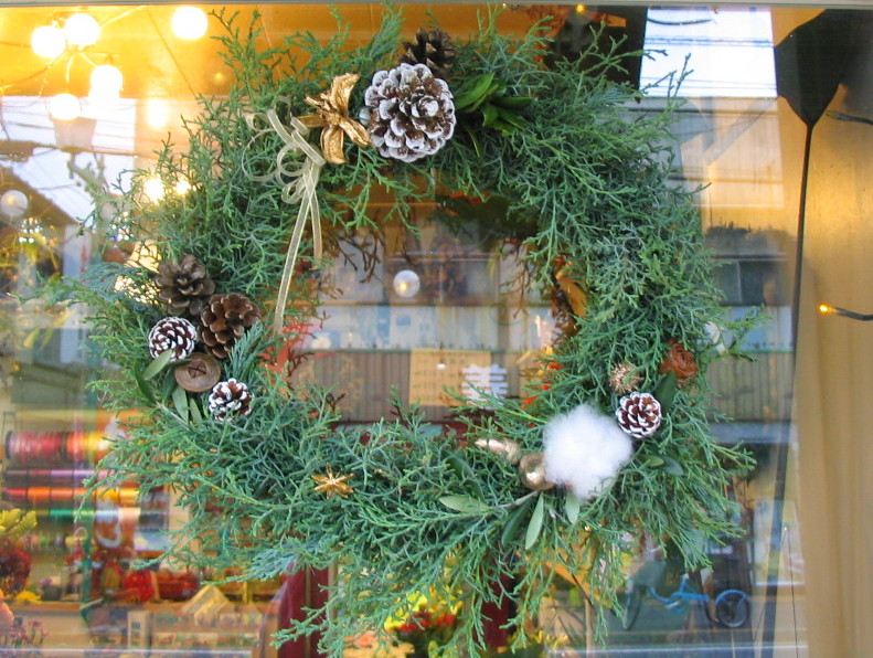 クリスマスリース】ブルーアイスのホワイトゴールドリース 