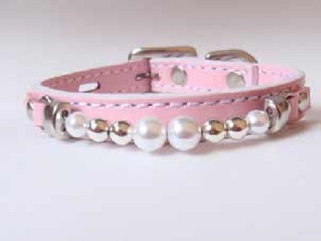 ペットの首輪のアクセサリーパーツとして、バッグやストラップなどの飾リとしても使えます。
