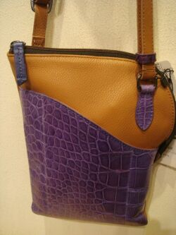 クロコダイル牛革ポシェット　パープル　
