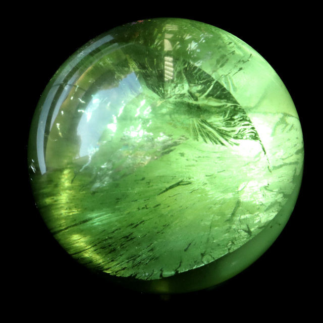 グリーン フローライト AAAAA 丸玉 虹入り レインボー 透き通る透明感 スフィア 台座 蛍石 天然石 1点もの パワーストーン