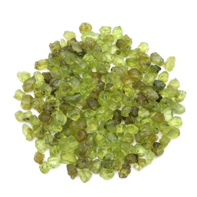 ペリドット 橄欖石 高品質 AAA さざれ石 本物 5-7mm 30g 結晶 天然石 パワーストーン 浄化グッズ ネイルパーツ 材料